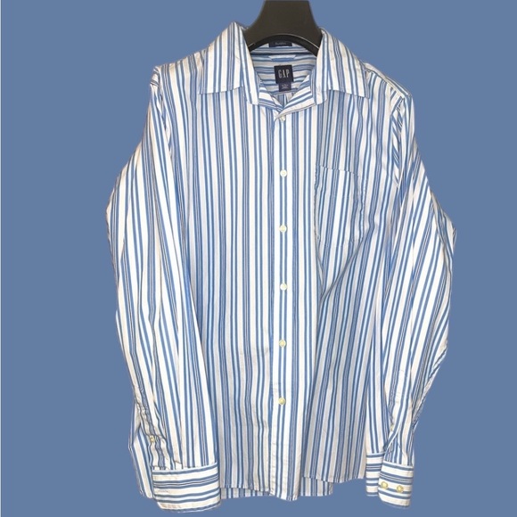 GAP long sleeve button up shirt. Perfect condition - Picture 1 of 2